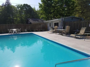 North Shore Beach Retreat - 1 bed 1 bath condo on north side with pool